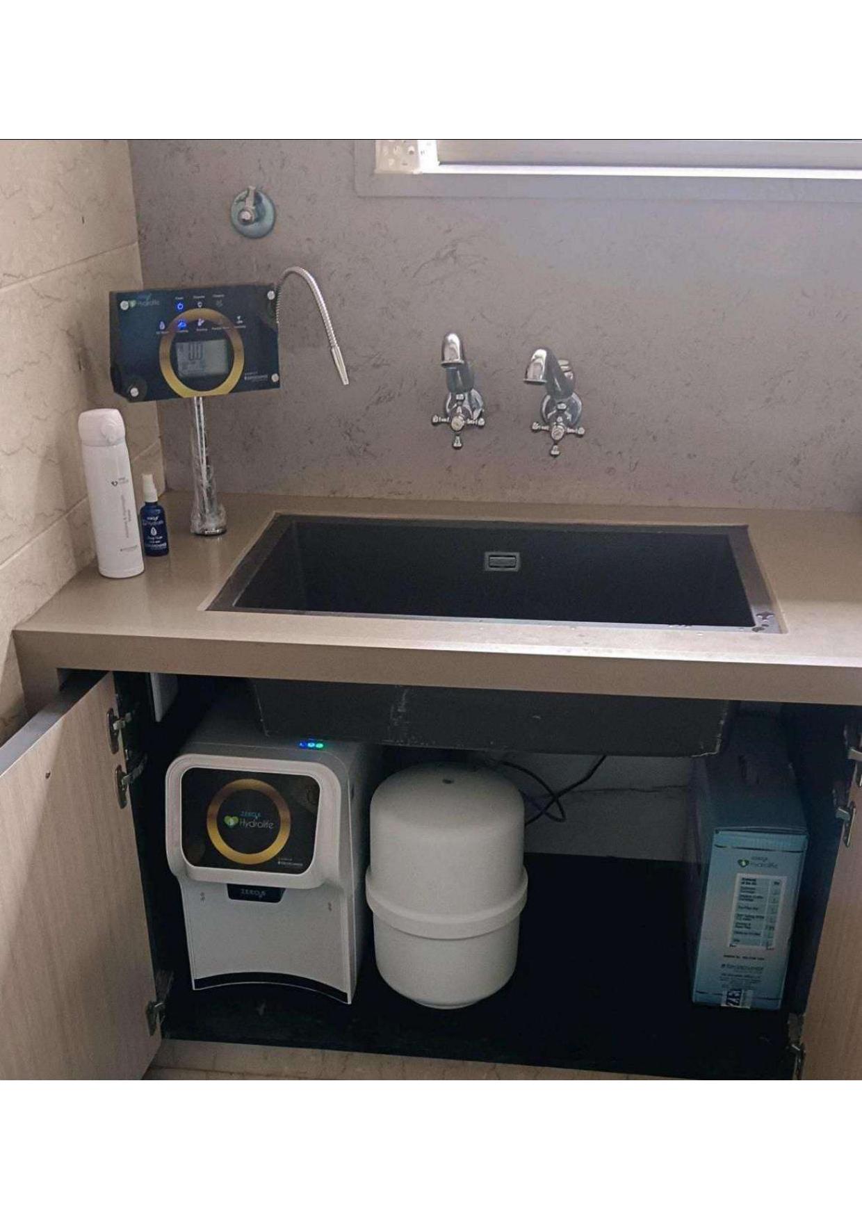 RO purifier modern kitchen